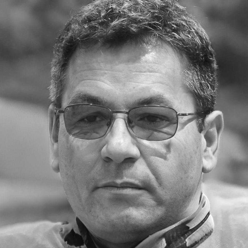 Retrato profesional de Javier Serrano
